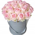 Flower box róże różowe w szarym pudełku L