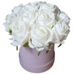 Flower box róże białe w różowym welurowym pudełku S