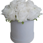 Flower box róże białe w białym welurowym pudełku M