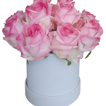 Flower box róże różowe w białym welurowym pudełku S