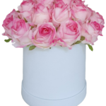 Flower box róże różowe w białym welurowym pudełku L