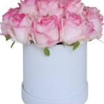 Flower box róże różowe w białym welurowym pudełku M