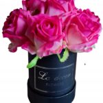Flower box z róż w kolorze fuksji naturalnych w dotyku 10