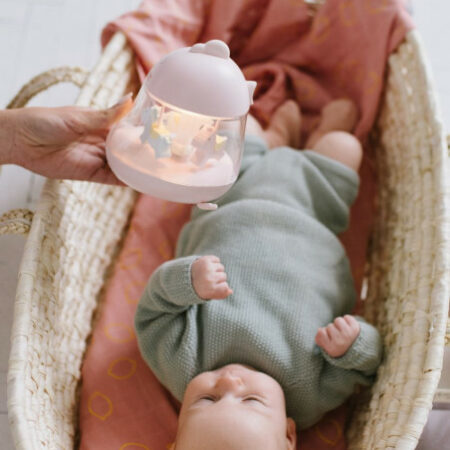 Rabbit & Friends lampka różowa nocna z pozytywką karuzela z konikami