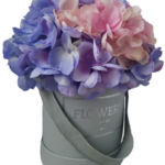 Flower box hortensje fioletowe i różowe w pudełku szarym S