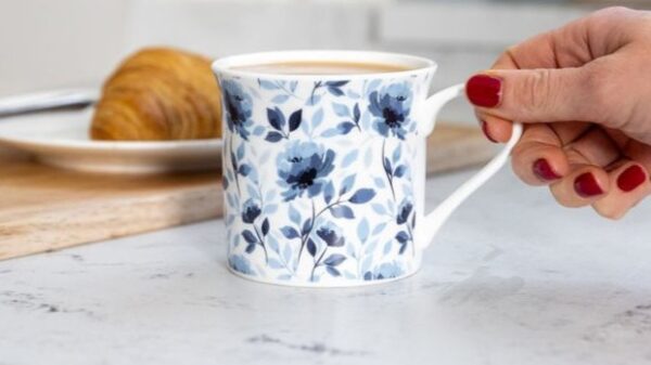 Kitchen Craft kubek porcelanowy niebieskie kwiaty - obrazek 3